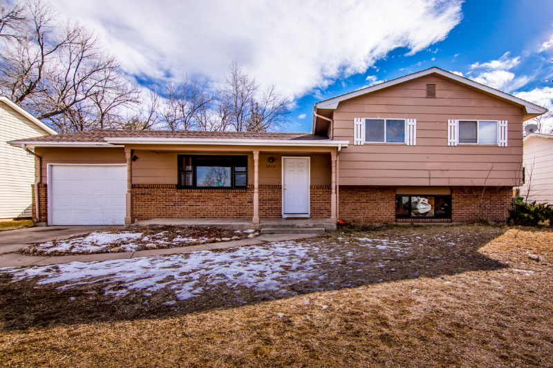 1717 W Lake St - Photo 2 of 16