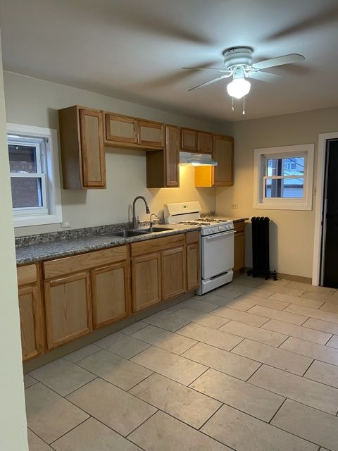 2529 N Austin Ave - Photo 2 of 7