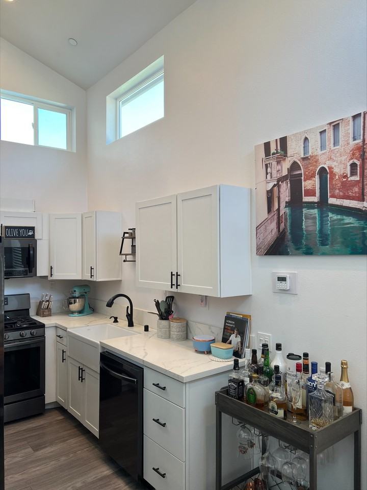 32433 Oak Hollow Ct - Photo 3 of 11