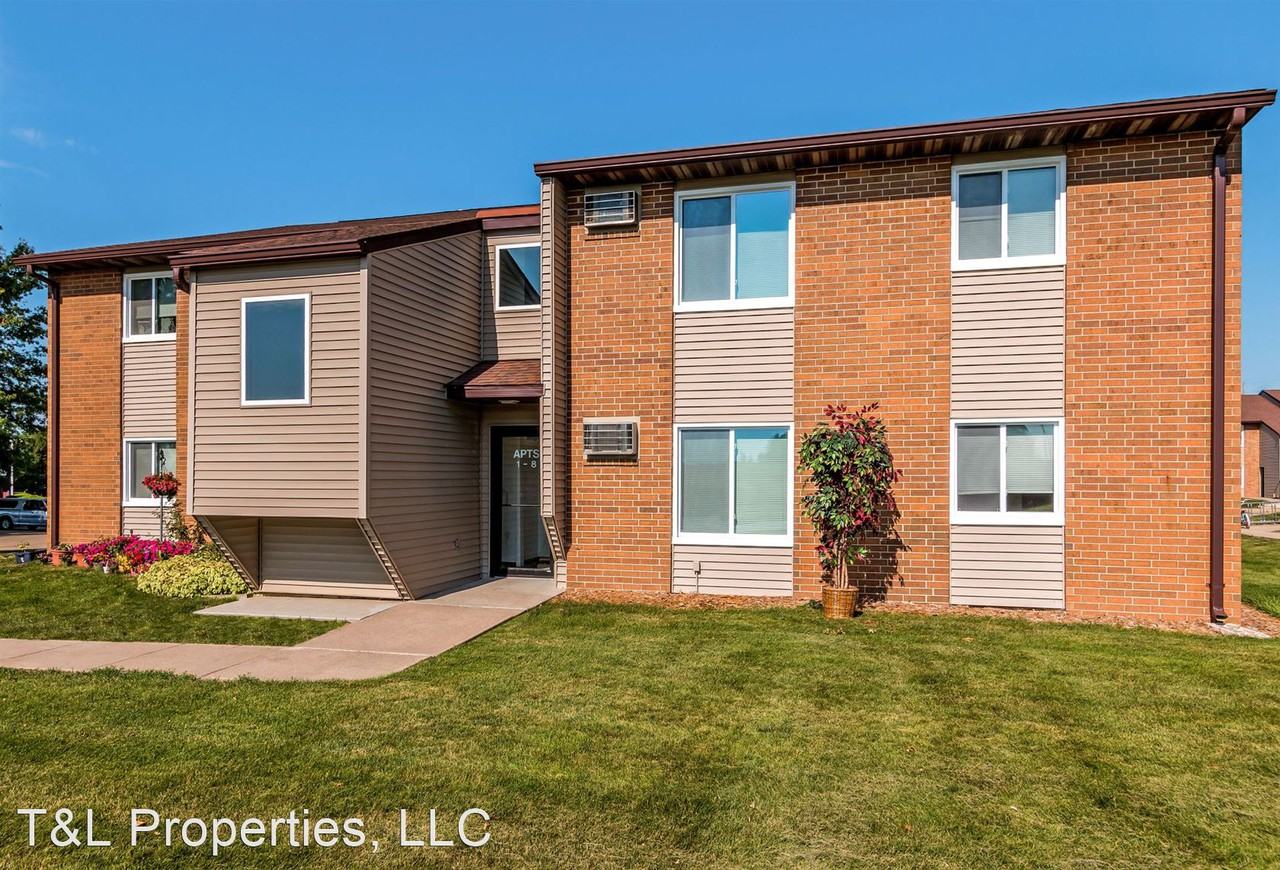 Indianola Park Apartments 902 902 N 14th St & 1407 E Iowa Ave