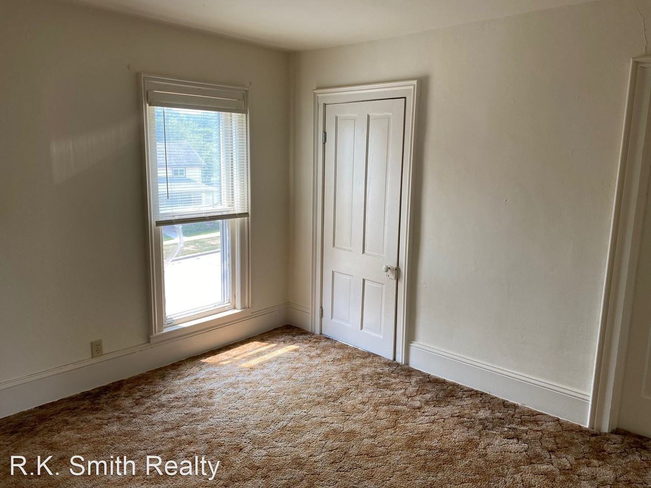 310-312 Golden Lane - Photo 2 of 10