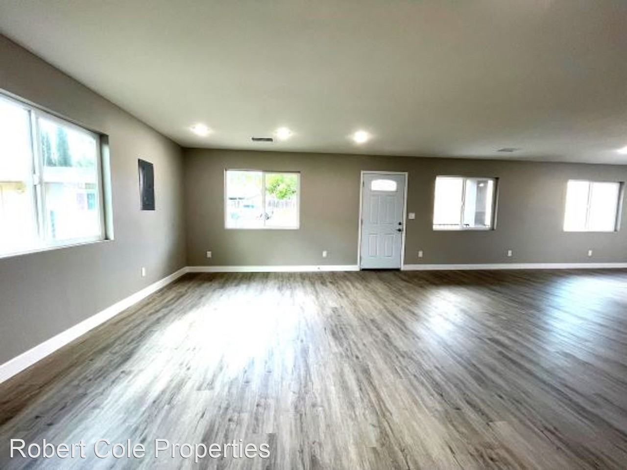 11011 Campbell Ave - Photo 3 of 16