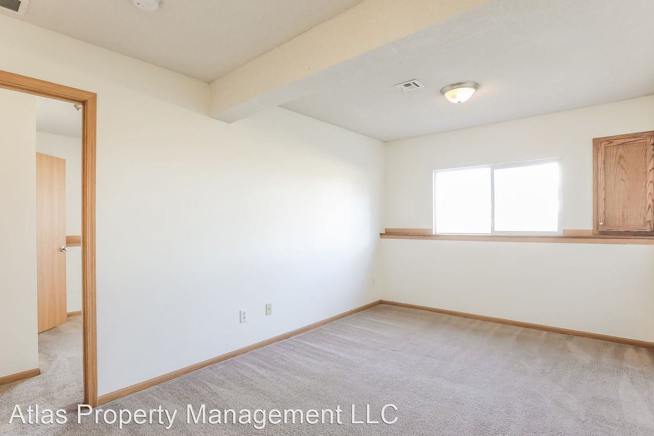 10 E 23rd St - Photo 3 of 12