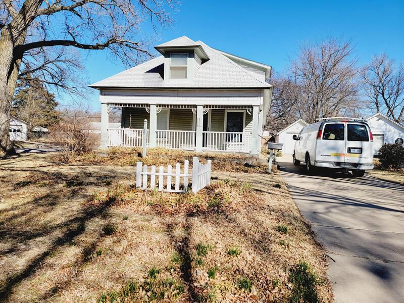 1102 S Elizabeth St - Photo 2 of 29