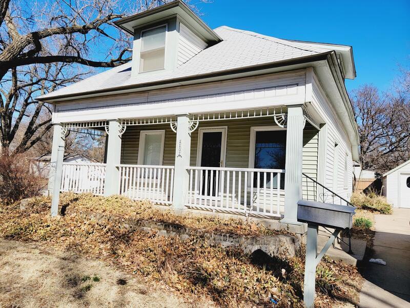 1102 S Elizabeth St - Photo 3 of 29