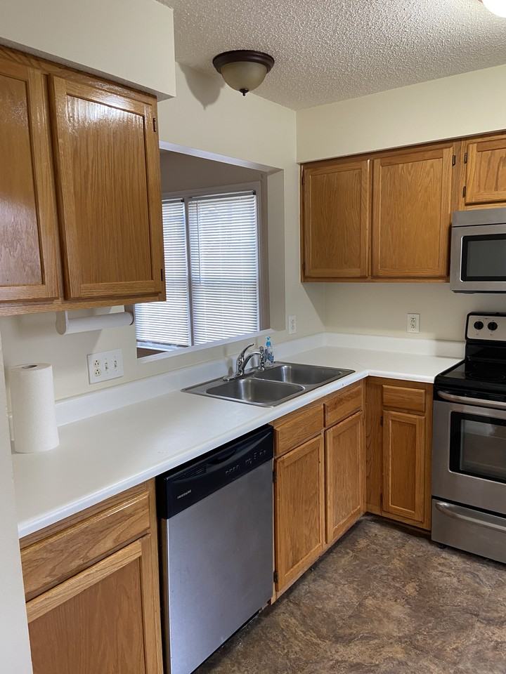 1607 Oakland Hills Way - Photo 7 of 20