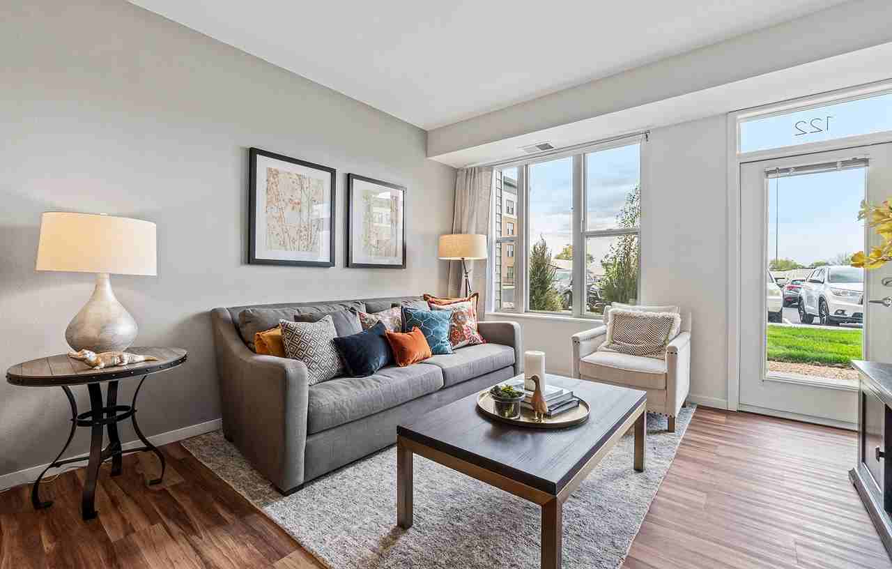 Oaks Landing 55+ Apartments - Photo 2 of 13