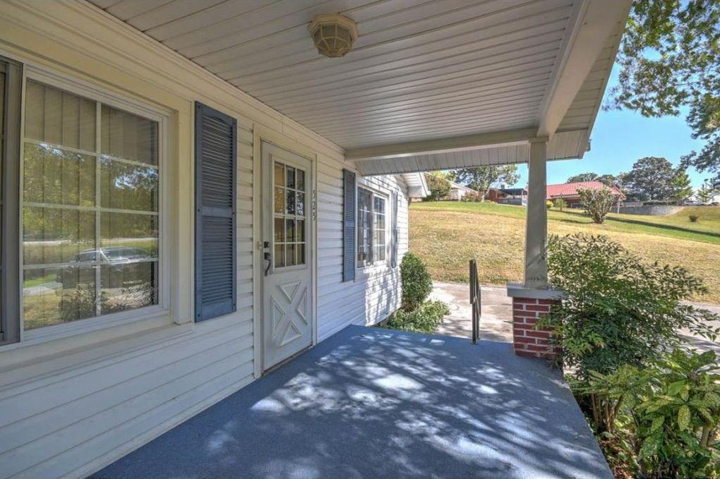 525 Meadow Brook Ave - Photo 2 of 16