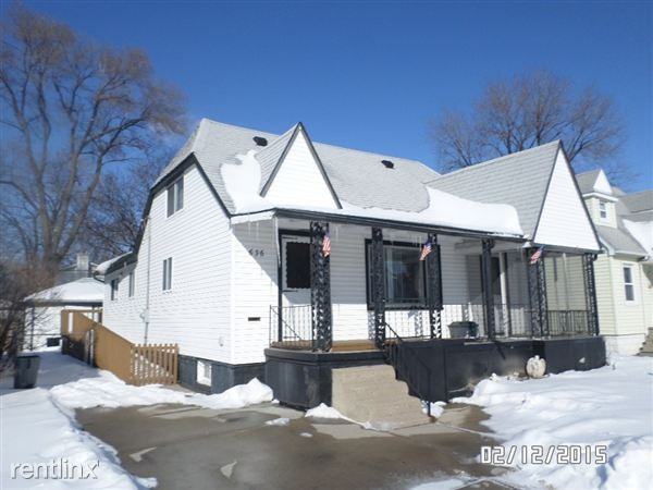 636 W Brockton Ave - Photo 3 of 7