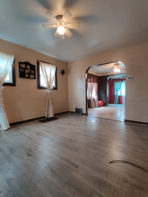 128 James St - Photo 2 of 12