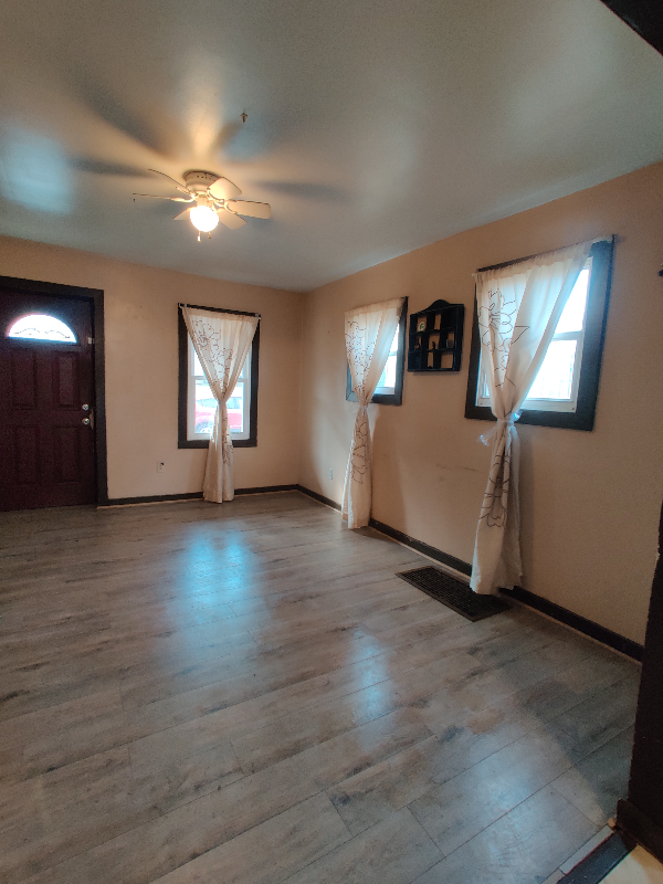 128 James St - Photo 3 of 12