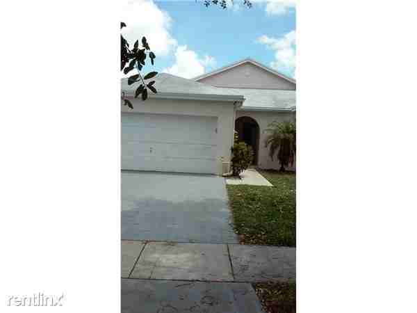 3211 Venice Way - Photo 2 of 11