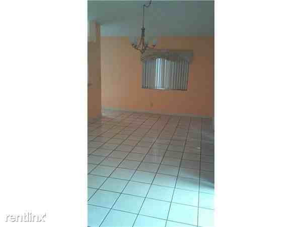 3211 Venice Way - Photo 3 of 11