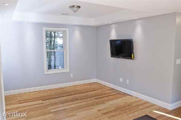 4043 Washington St - Photo 3 of 3