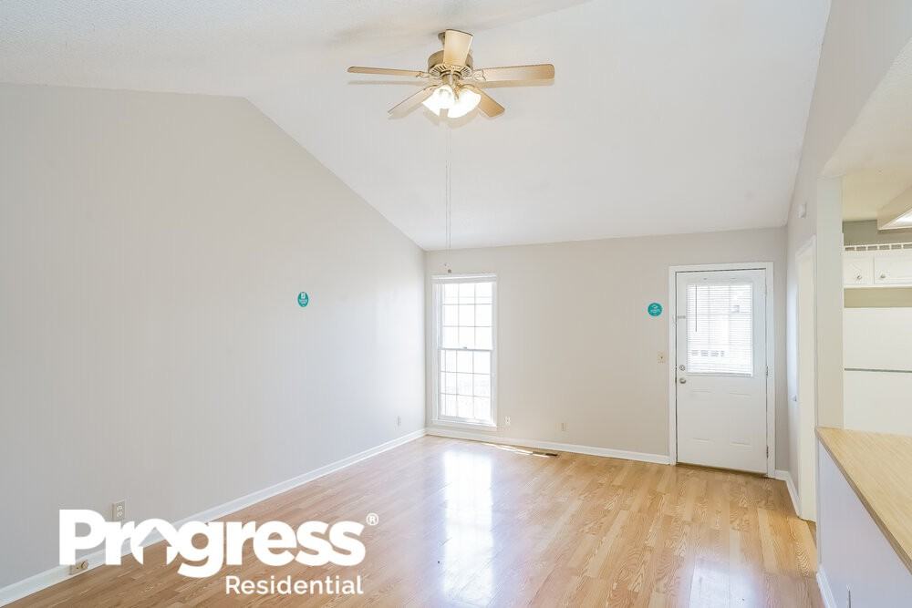 409 Heritage Ln - Photo 3 of 21