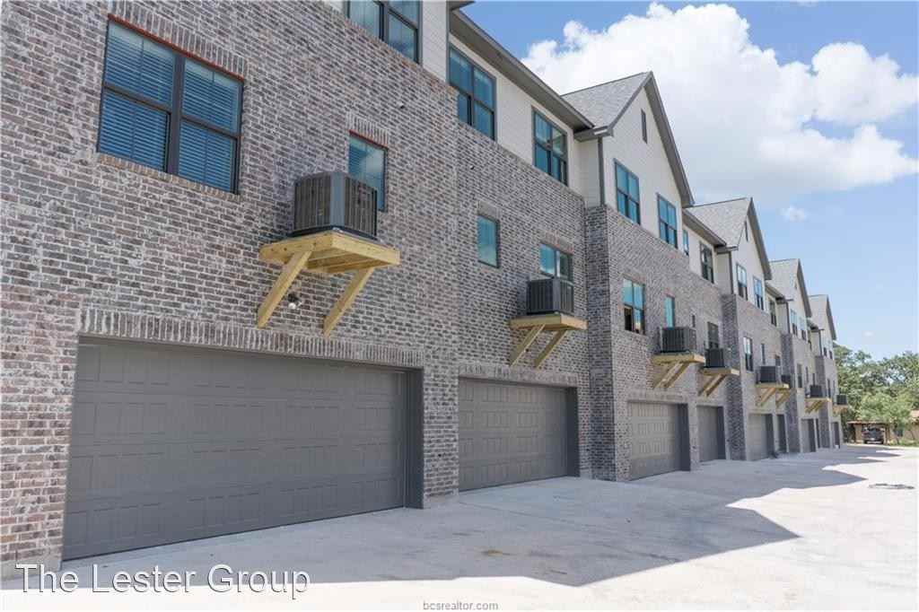 604 Clay St - Photo 2 of 26