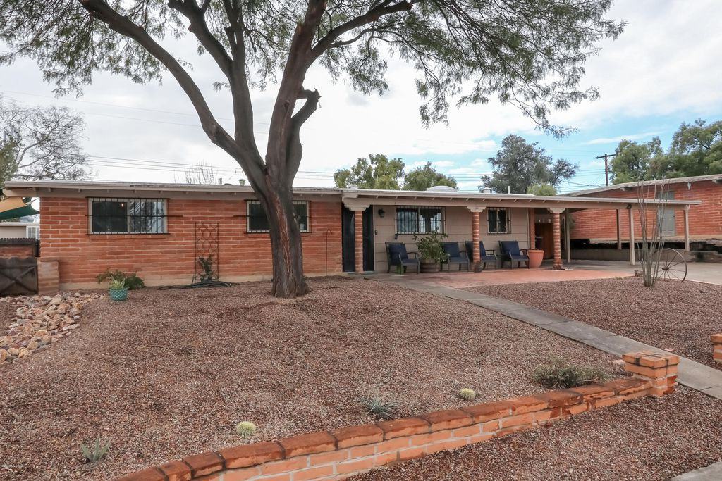 6950 E Kingston Dr #1 - Photo 2 of 27