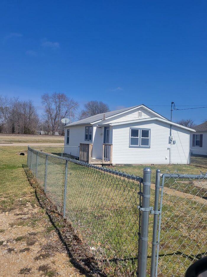 614 W Main St - Photo 2 of 10