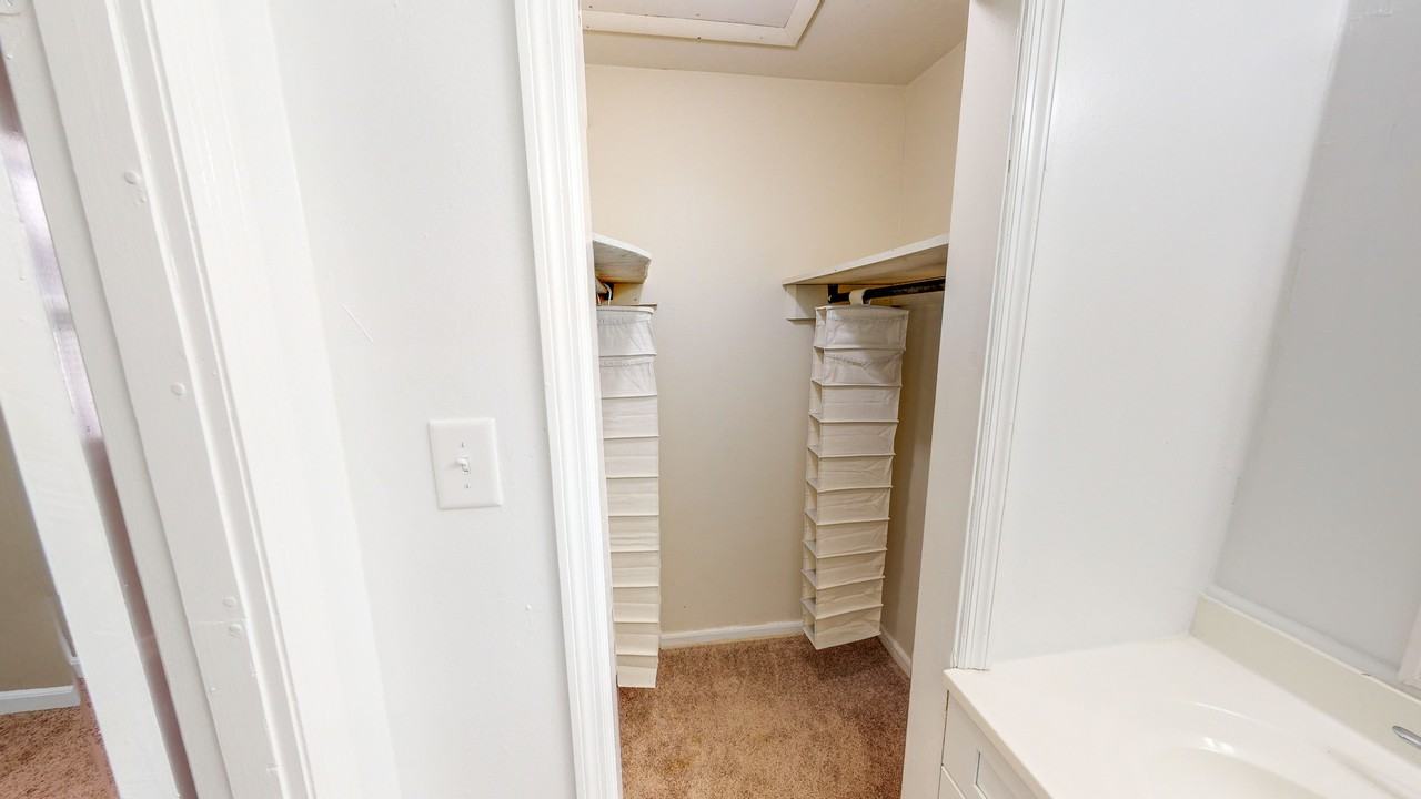 Private Bedroom for Female Student or Professional (Master Bedroom) - Photo 2 of 12