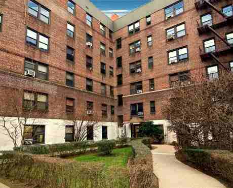 630 Gramatan Ave #4K