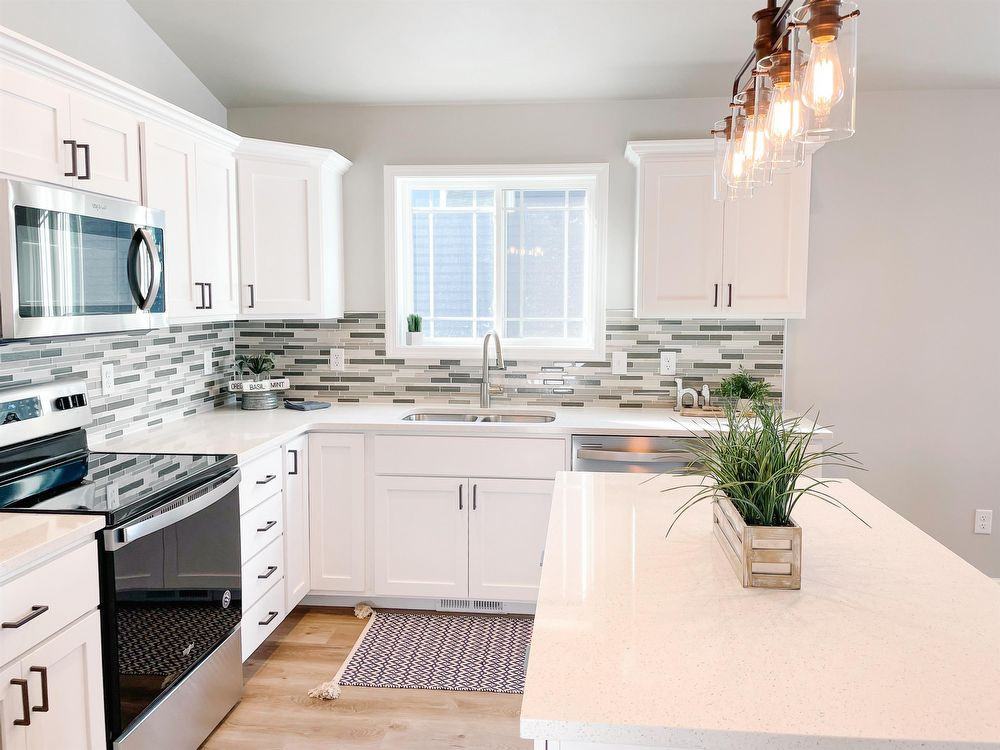 242 Divide Dr - Photo 2 of 9