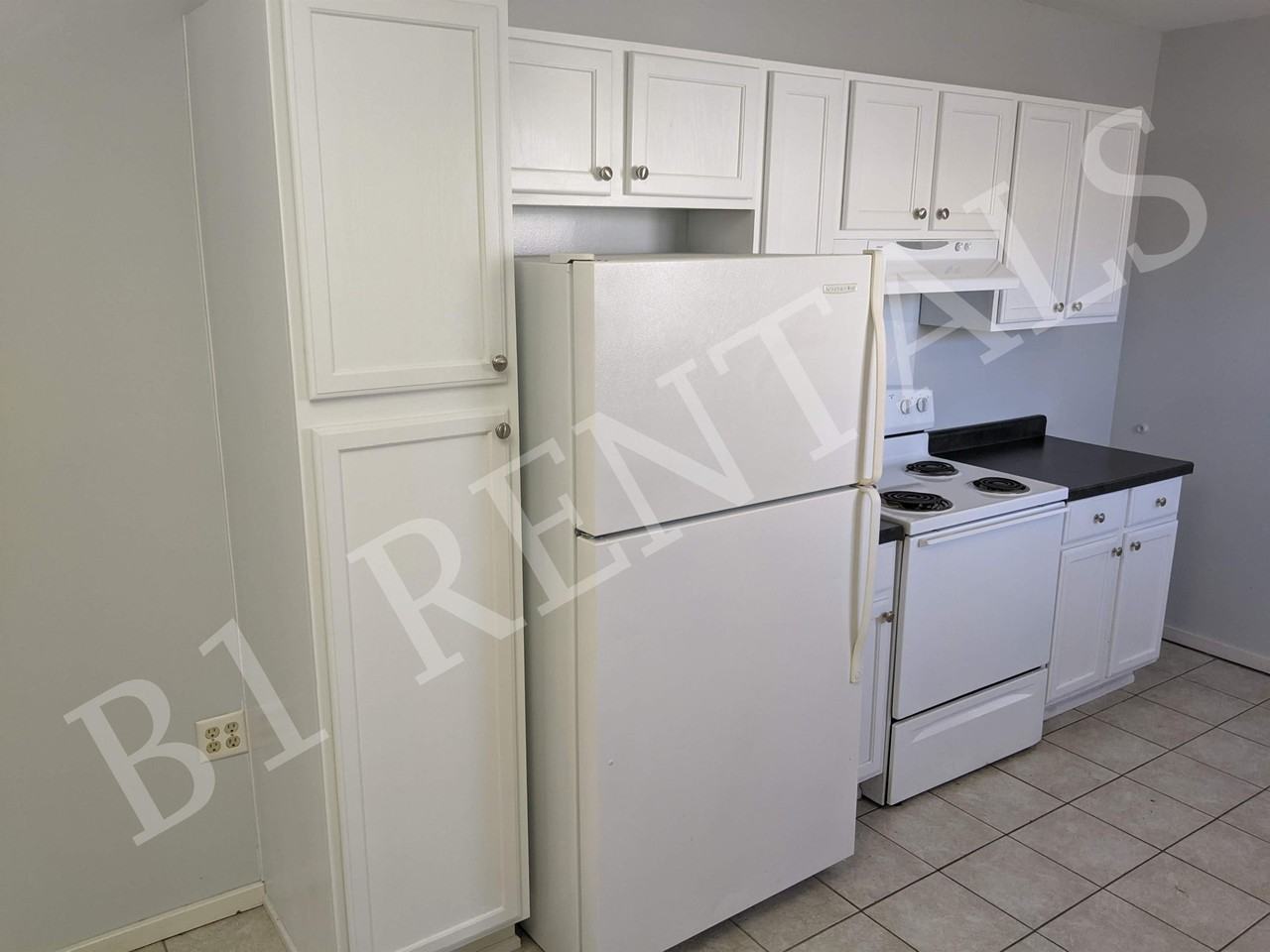 712 Summit St #1 - Photo 4 of 10