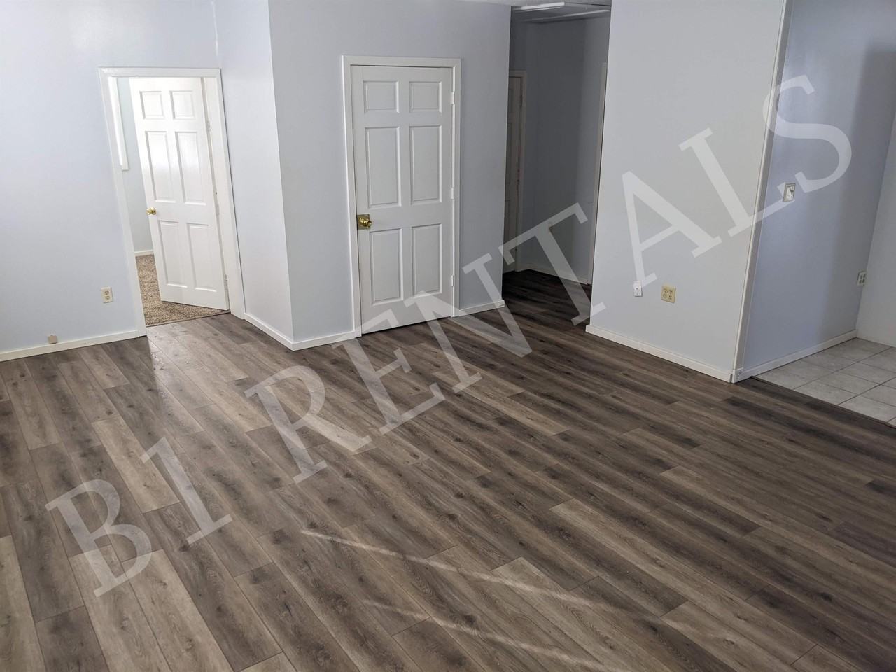 712 Summit St #1 - Photo 5 of 10