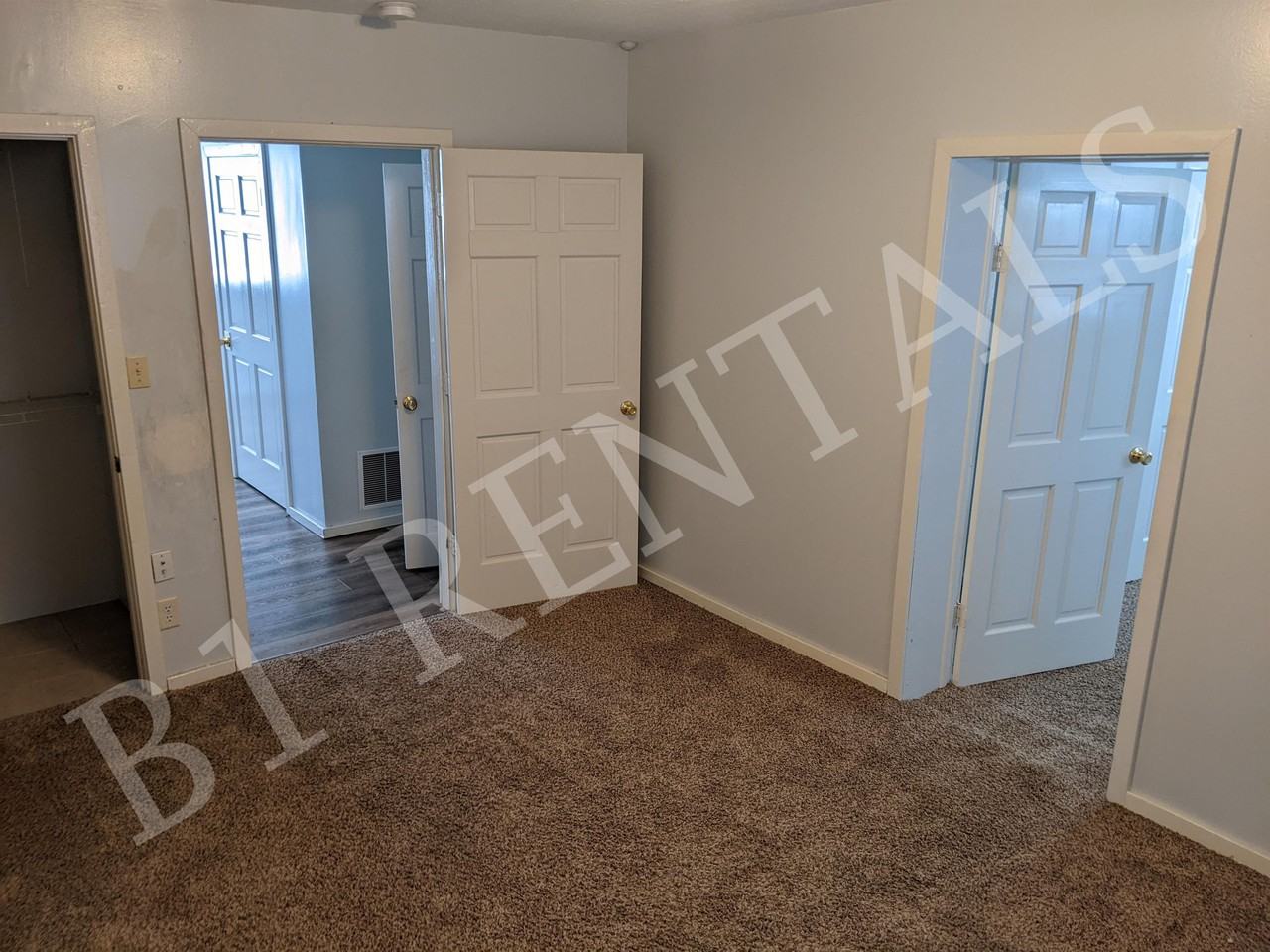 712 Summit St #1 - Photo 7 of 10