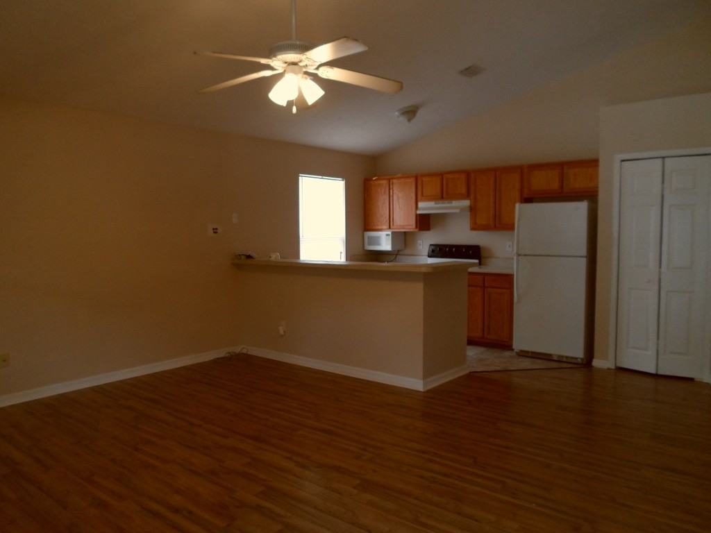 4626 SE 6 Ave - Photo 2 of 6