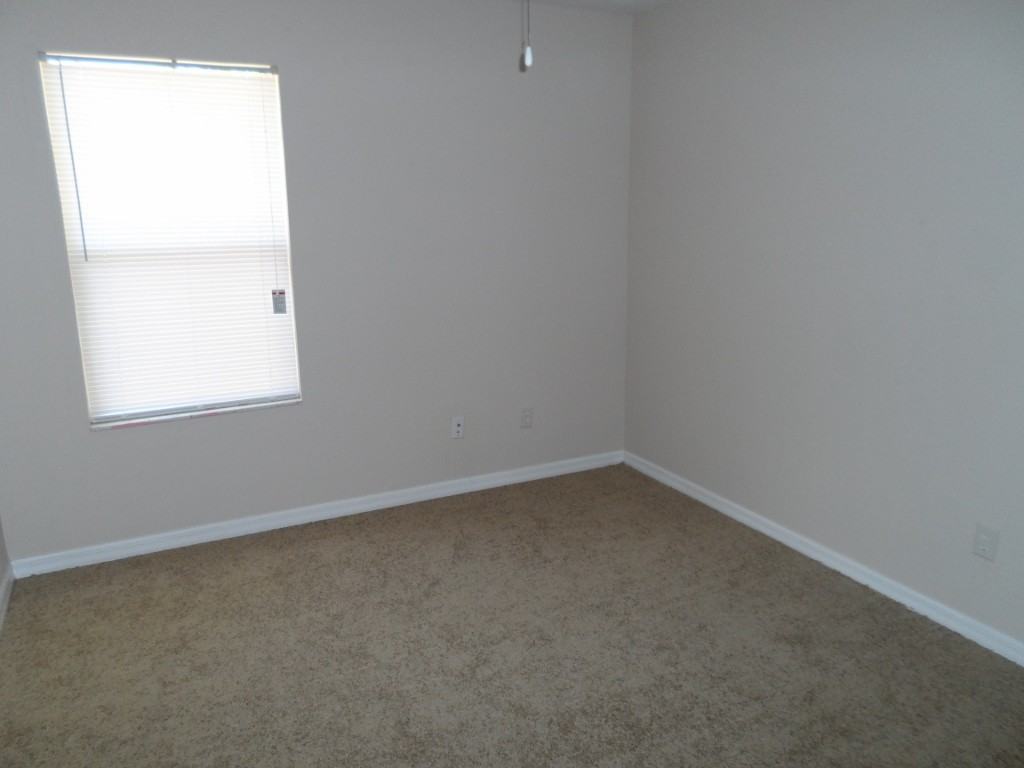 4626 SE 6 Ave - Photo 3 of 6