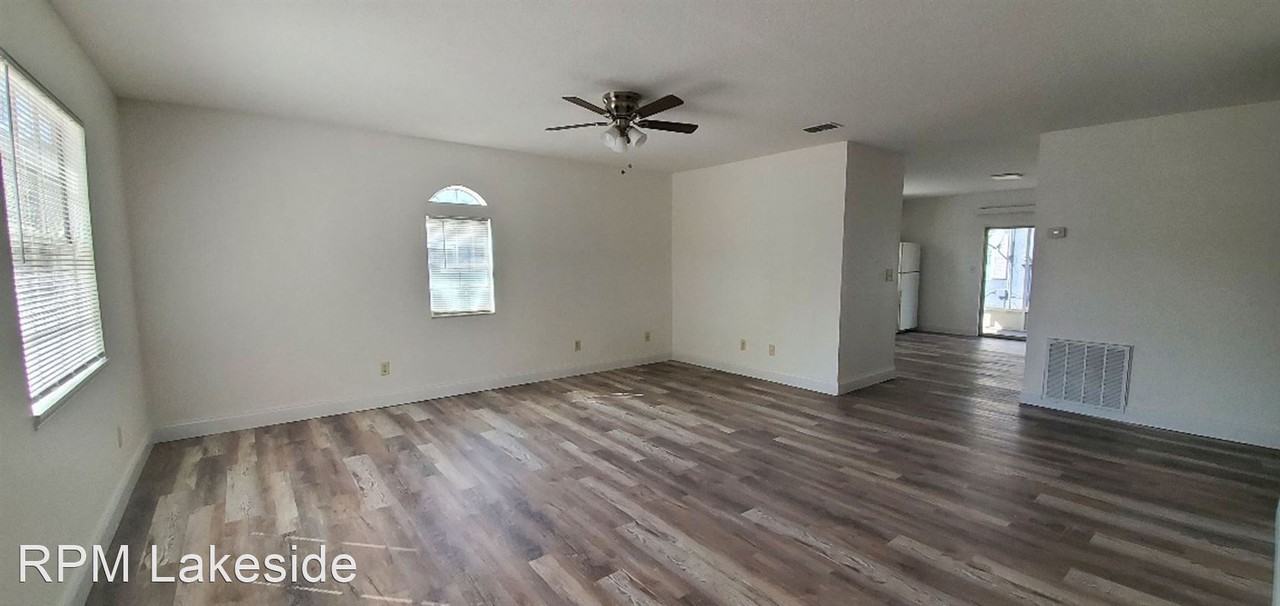 166 Rebecca Dr Ne - Photo 2 of 10