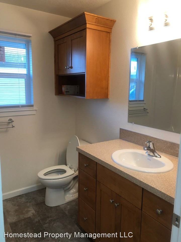 187 Knox St S - Photo 3 of 13