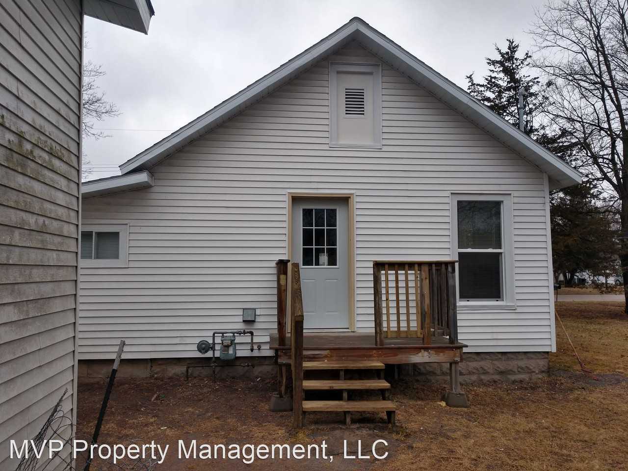 913 Depot St - Photo 2 of 10