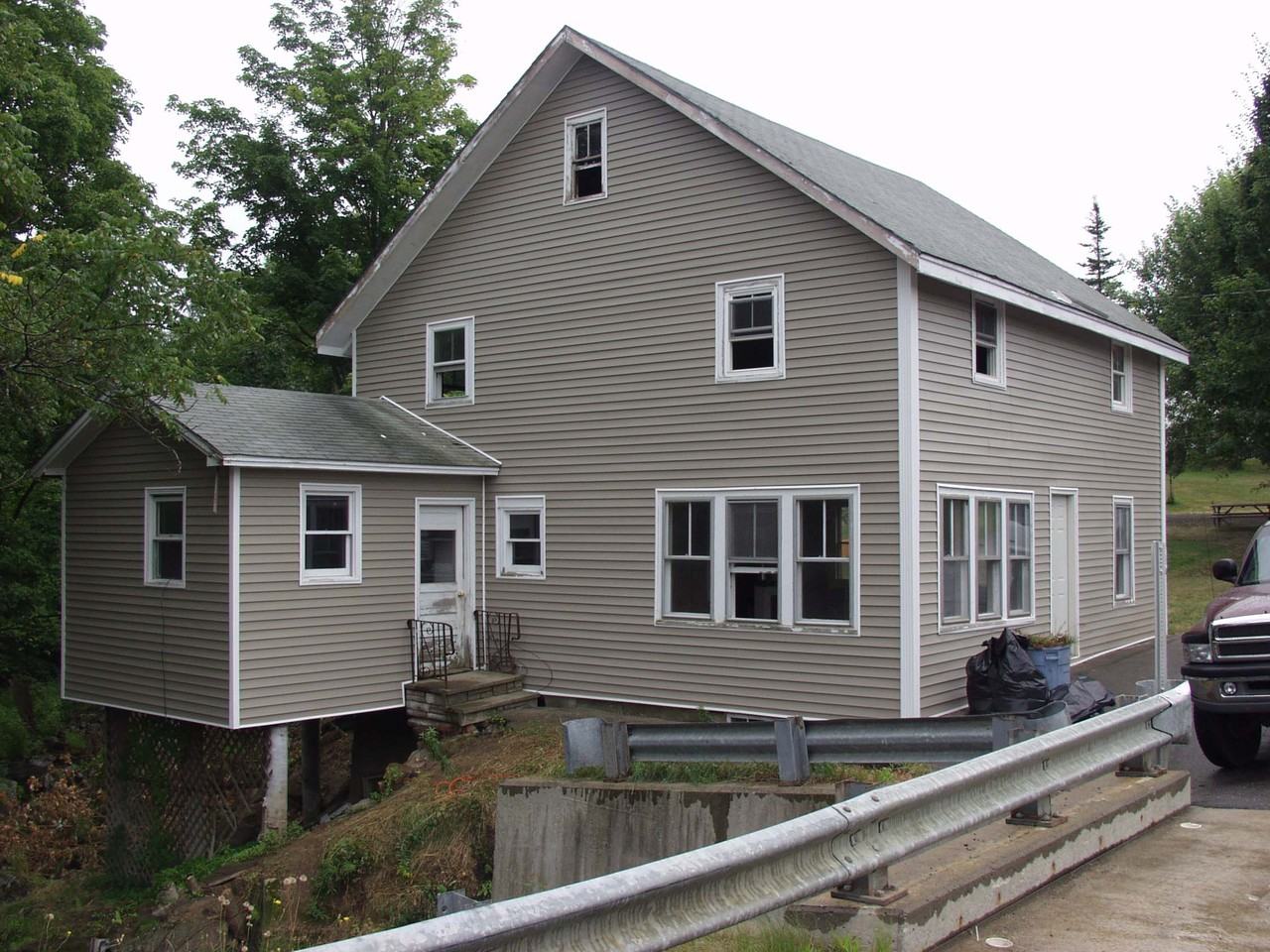 82 Sheldon St - Photo 2 of 9