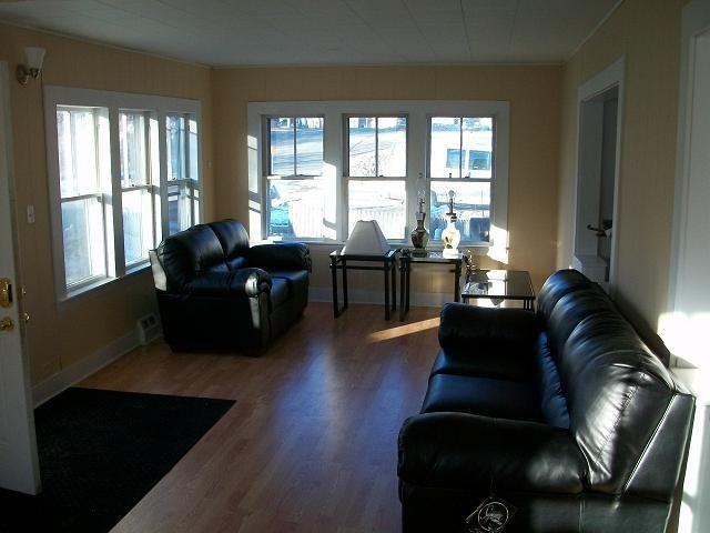 82 Sheldon St - Photo 3 of 9