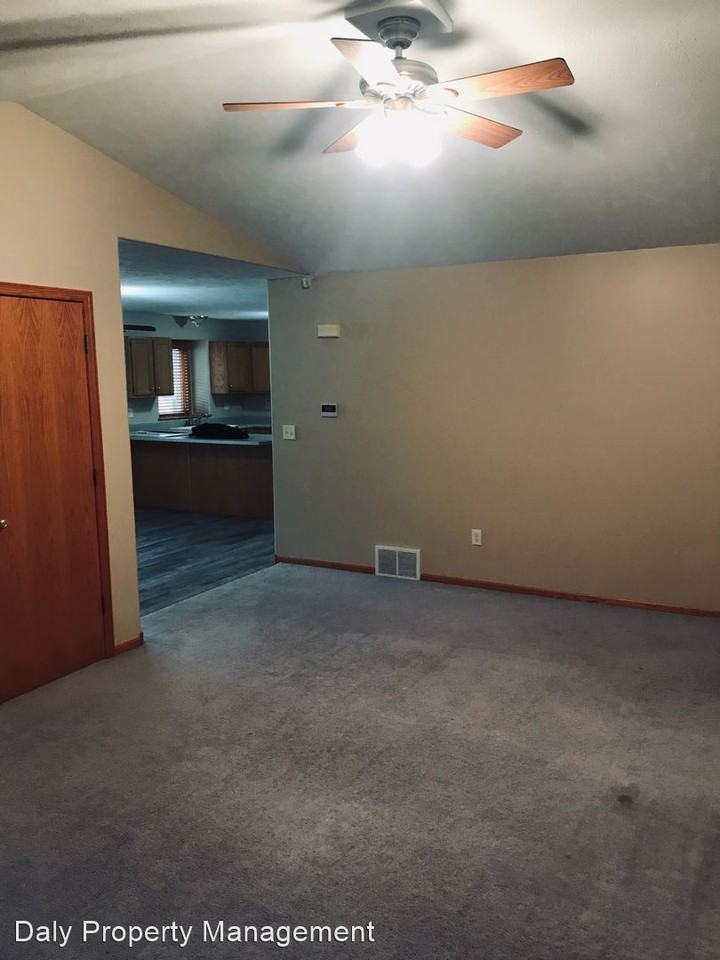 2430-2424 N Howard Ave - Photo 3 of 26