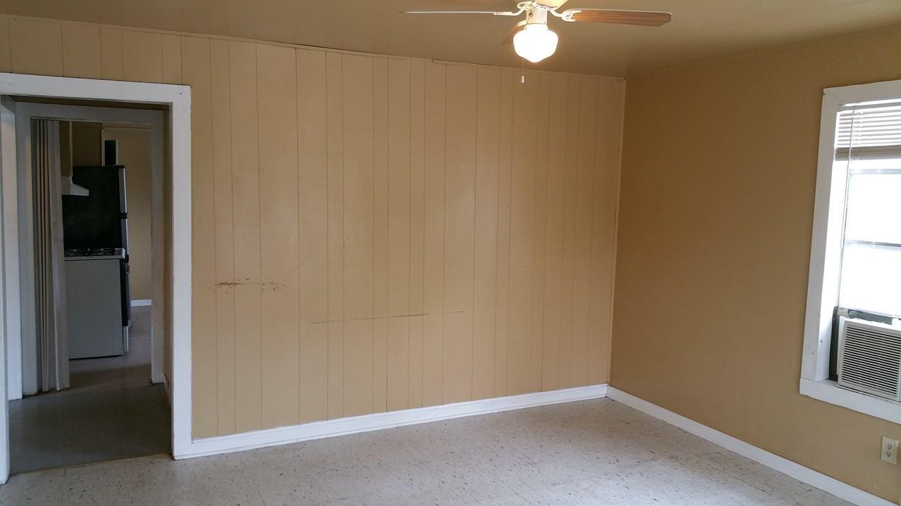 607 & 609 S Chupaderas St - Photo 2 of 17