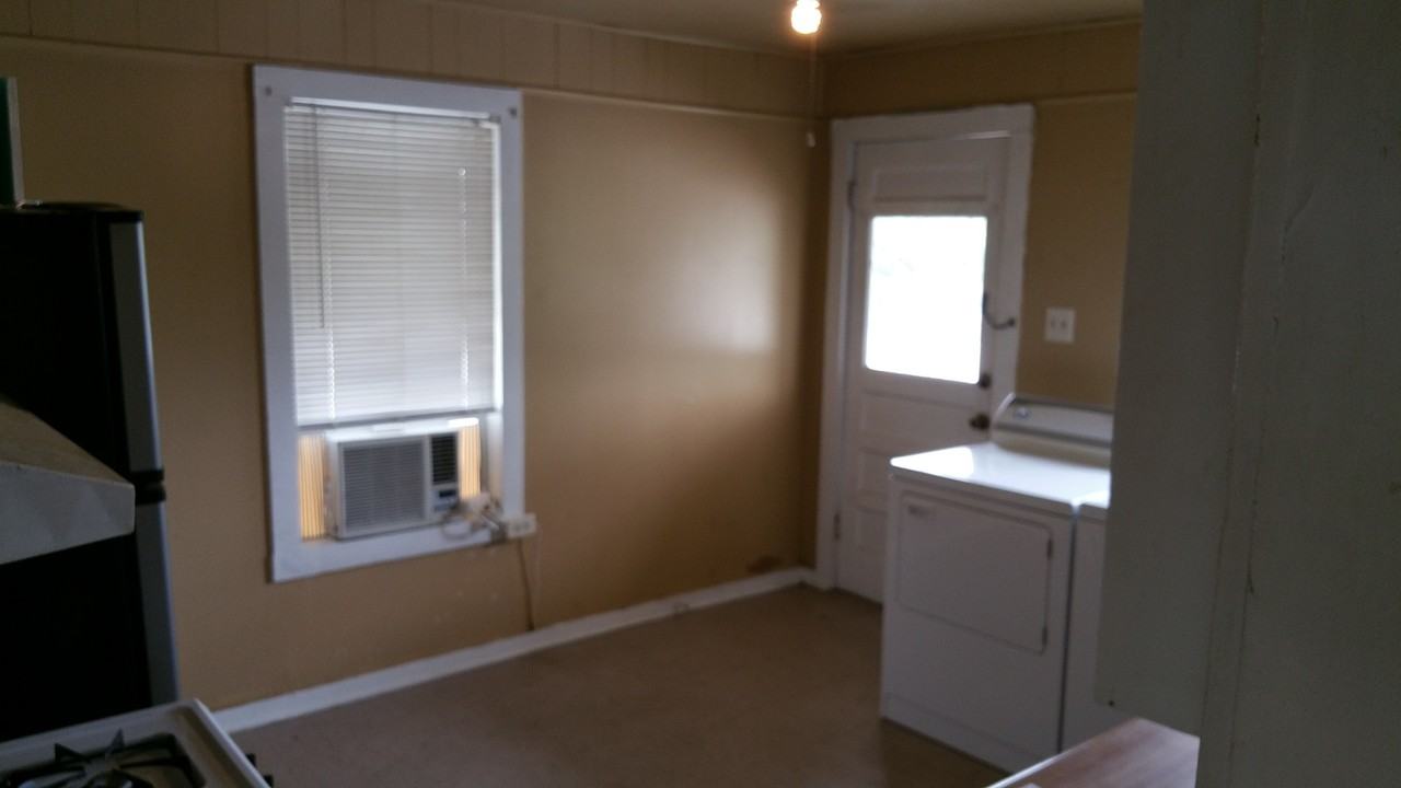 607 & 609 S Chupaderas St - Photo 3 of 17