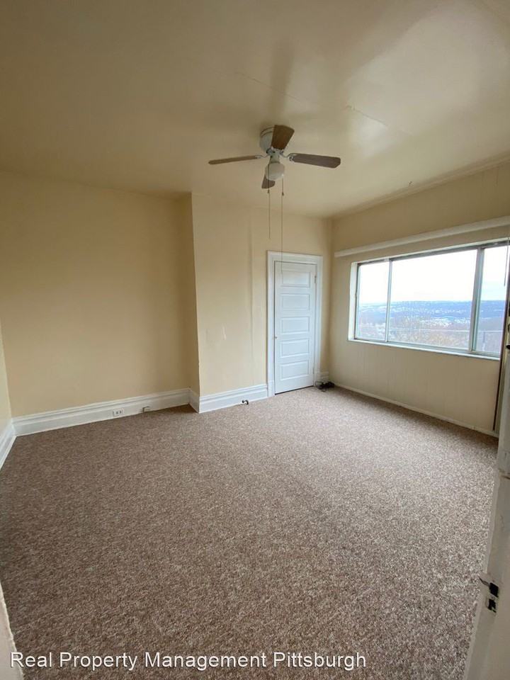 1521 Arlington Ave - Photo 2 of 5