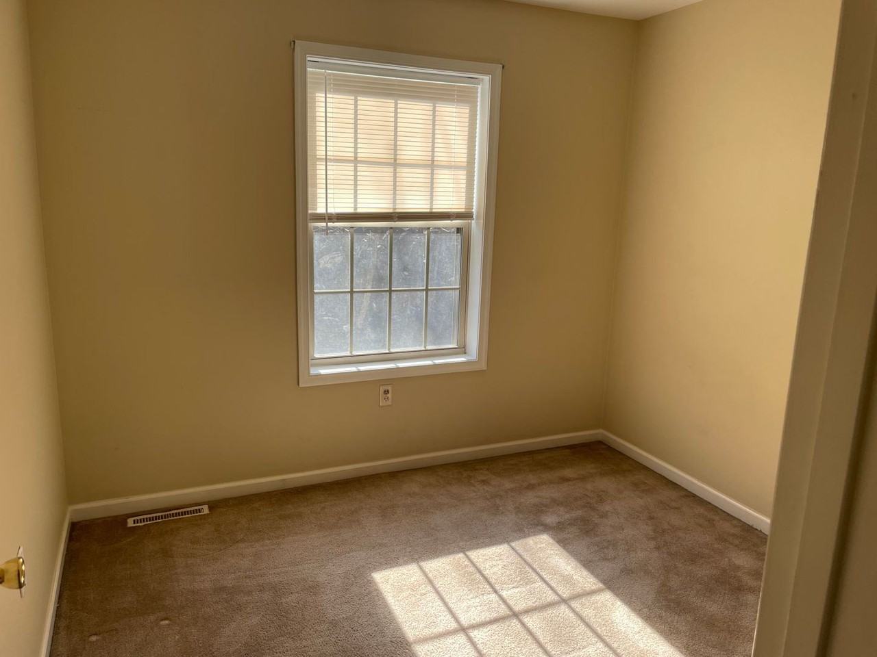 434 Indian Rock Cir - Photo 3 of 12