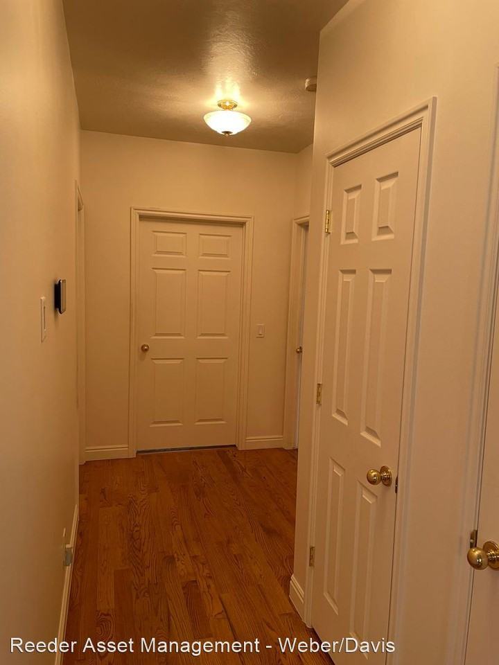 185 E 100 N - Photo 3 of 19