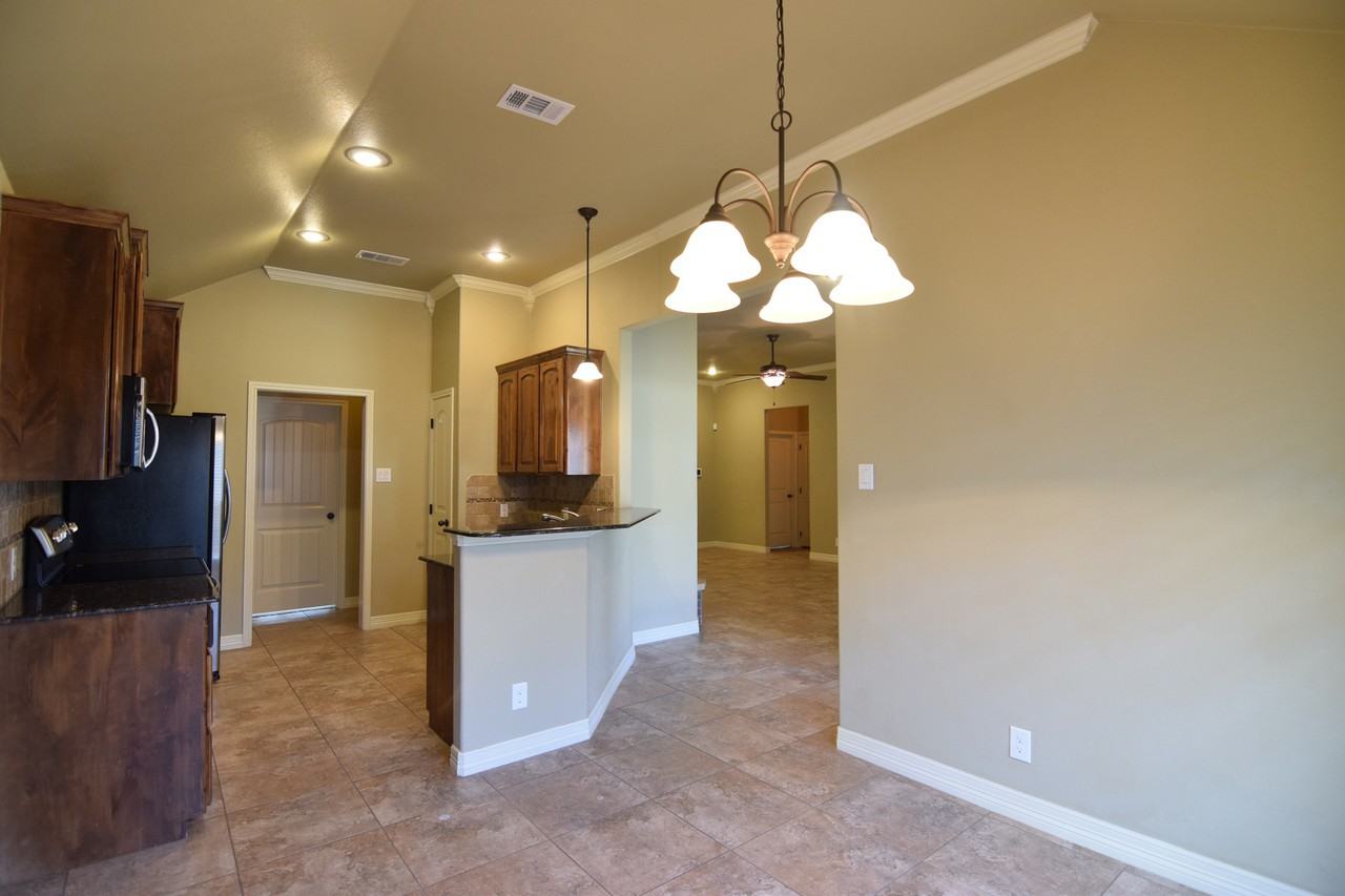 1118 Chaucer Ln - Photo 4 of 23