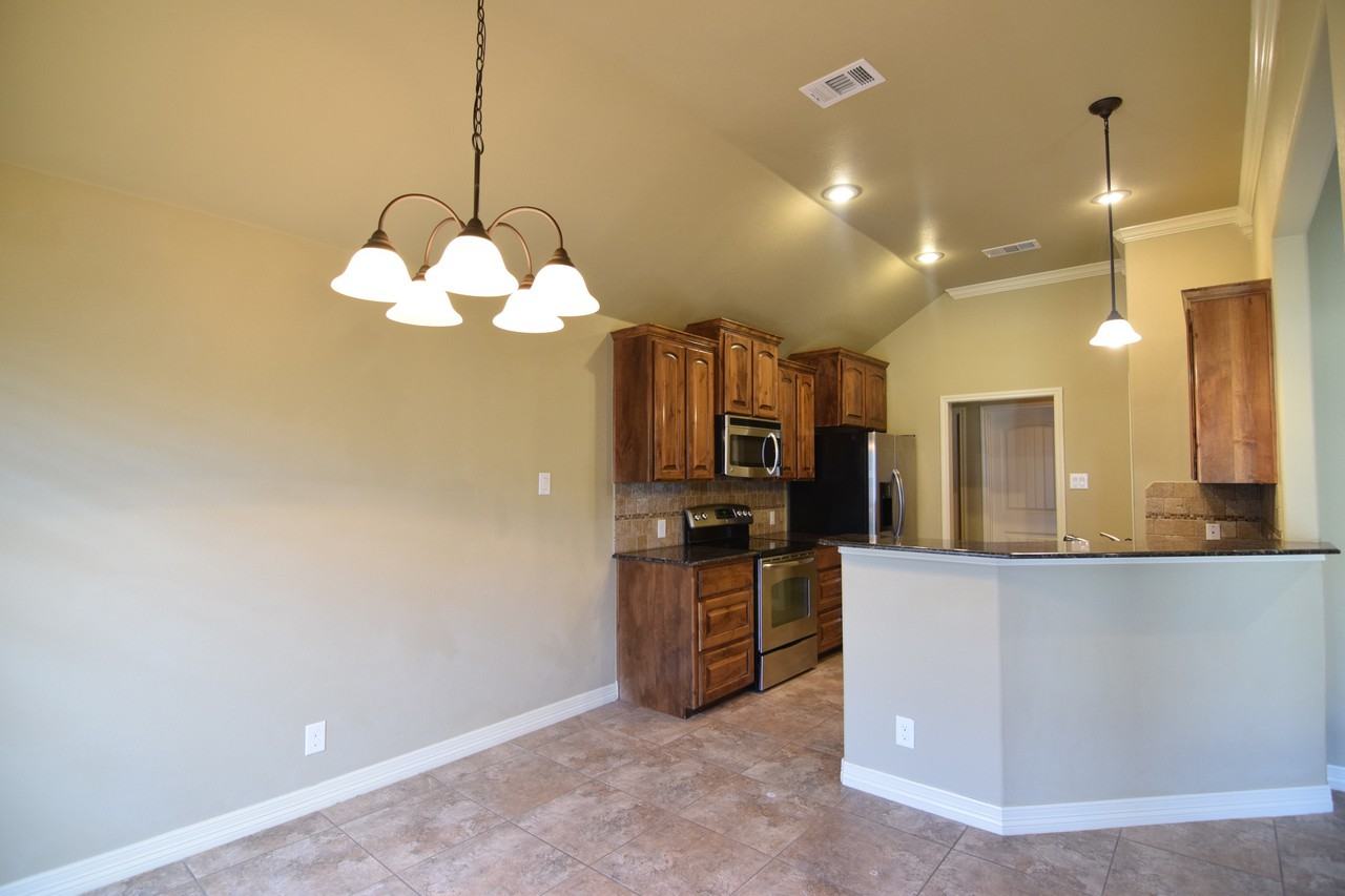 1118 Chaucer Ln - Photo 5 of 23