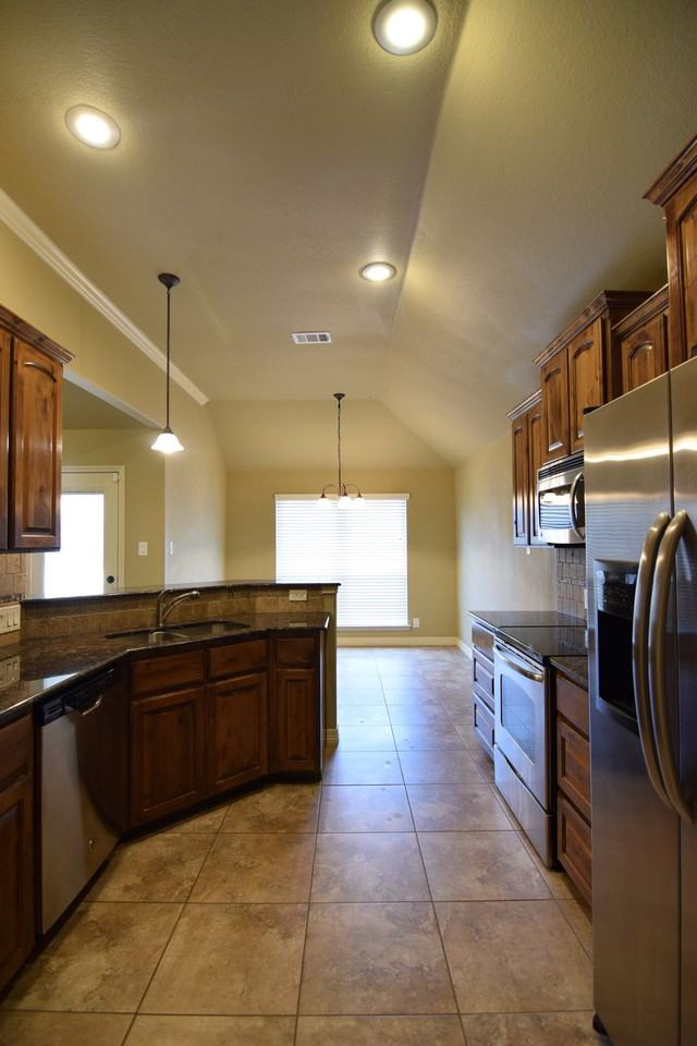 1118 Chaucer Ln - Photo 6 of 23