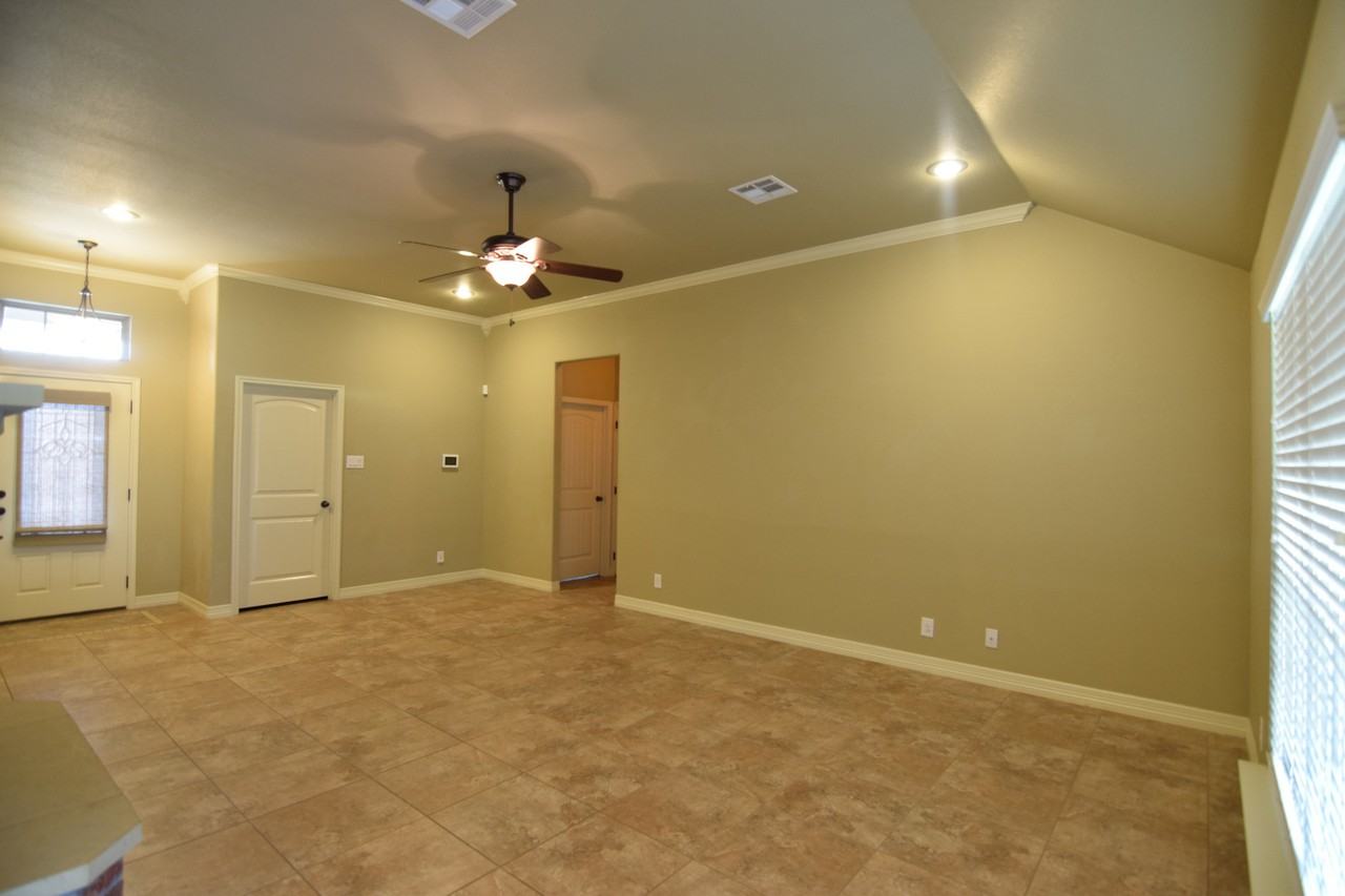 1118 Chaucer Ln - Photo 7 of 23