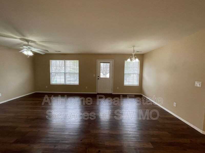 1131 S Clifton Ave - Photo 2 of 11