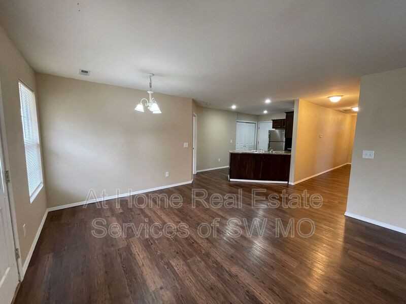 1131 S Clifton Ave - Photo 4 of 11