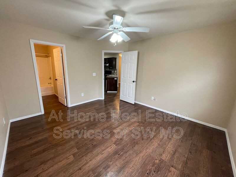 1131 S Clifton Ave - Photo 7 of 11