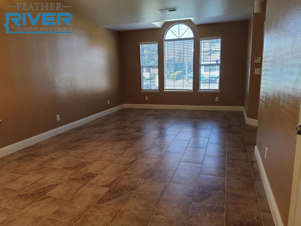 1660 Michelle Dr - Photo 3 of 14