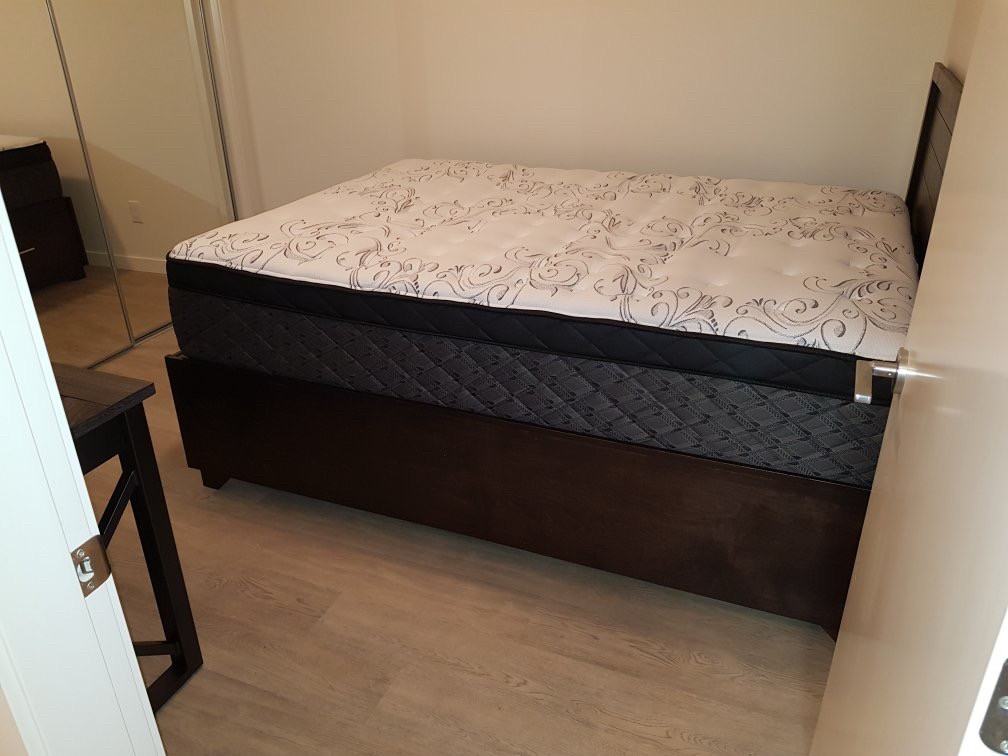 695 Academy Way - Photo 2 of 12